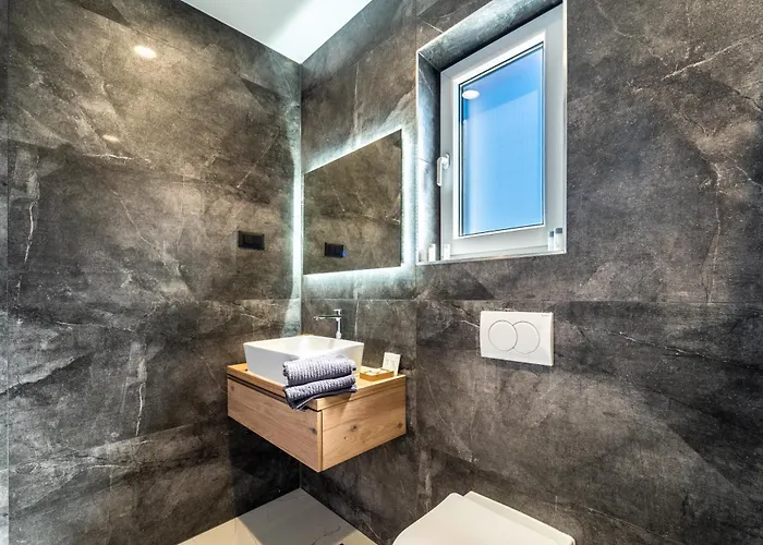 Sansavino * Sukošan